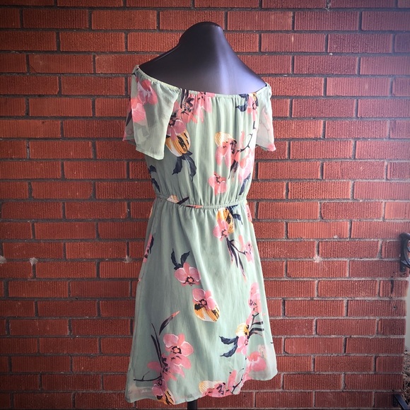 Vero Moda Off the Shoulder Dress - Picture 2 of 13